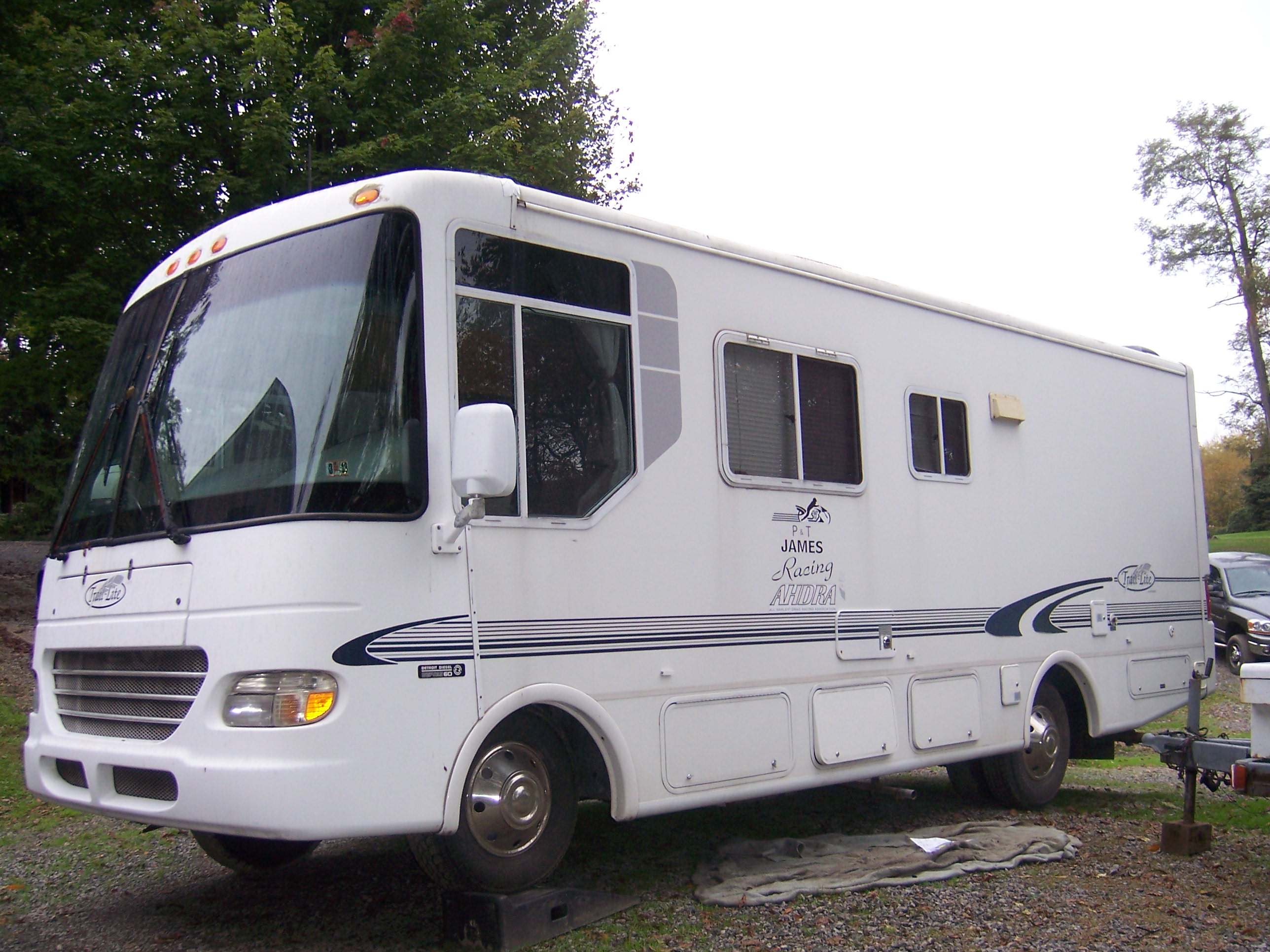 Attached picture matts motorhome and mine 008.JPG
